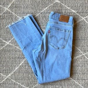 Levi’s Curvy Straight destructed Jeans